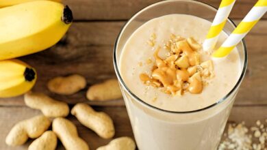 Creamy-peanut-butter-banana-smoothie-in-a-glass-with-a-straw