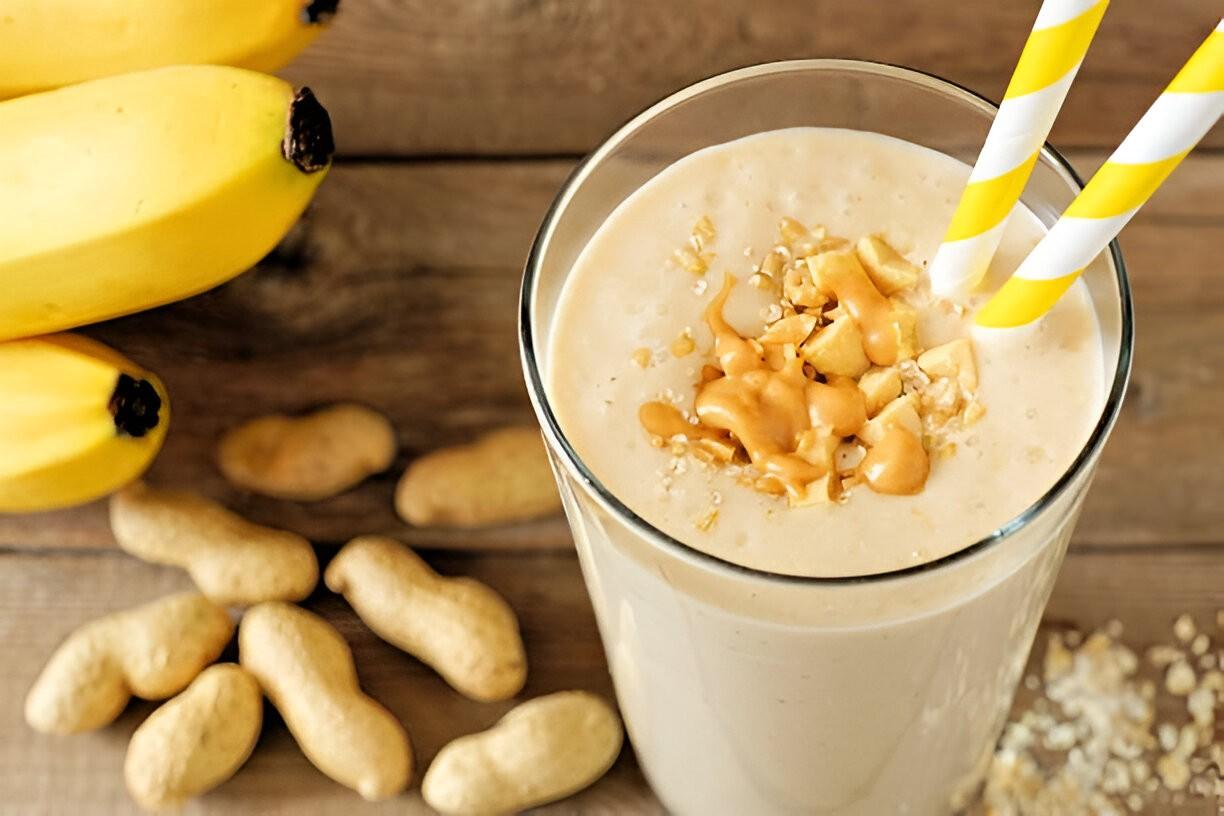 Creamy-peanut-butter-banana-smoothie-in-a-glass-with-a-straw